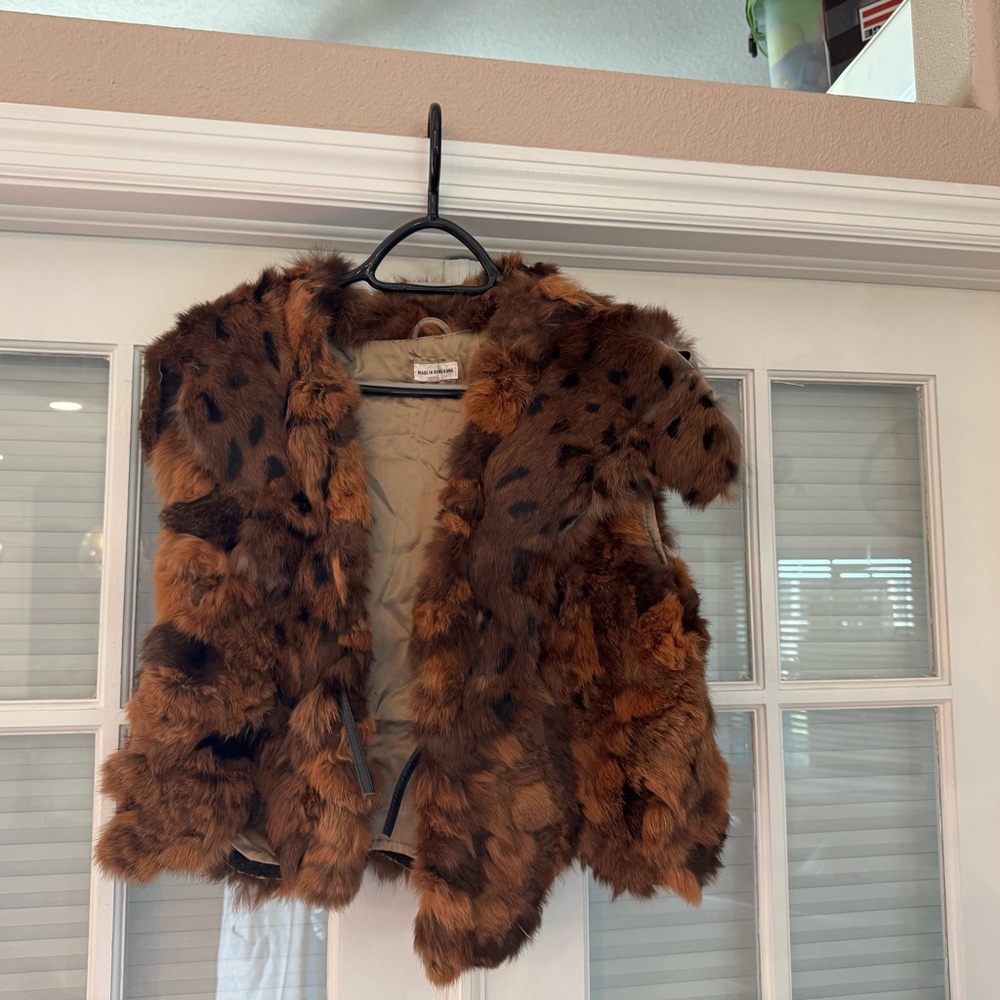 VINTAGE PATCHWORK RABBIT FUR VEST FULLY LINED LEATHER RIBBON TIE.